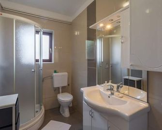 Apartments Orange 167 - Novigrad - Bad