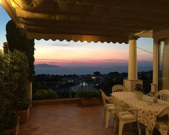 B&B Il Tramonto - אנאקאפרי - מרפסת
