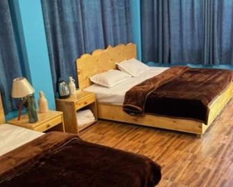 Family Room with Mountain View - The Cosmic Rajasthan - Manali - Soverom