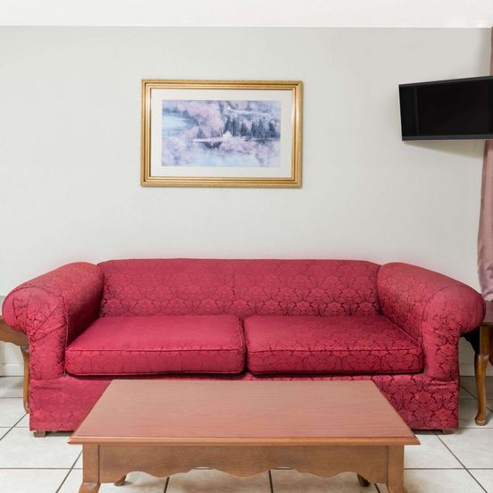 Living room view of Knights Inn - Fredericksburg