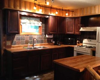 Beautiful Cabin on the Inland Chain of 28 beautiful Lakes . - Eagle River - Cuisine