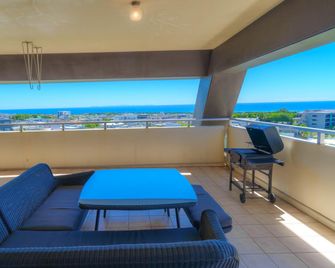 Top-Floor Sky View | 270° Stunning Ocean-View 4ldk - Okinawa - Balkon