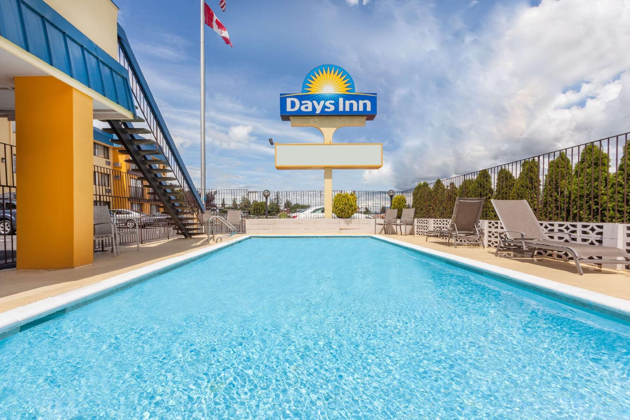 Days Inn by Wyndham Bellingham - בלינגהאם - בריכה