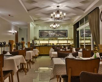 Micheline Hotel Tricot - ao lado da Rua Coberta - Gramado - Restaurante