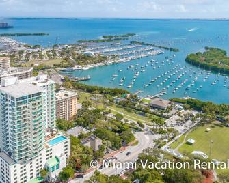 Lateral Sea View Studio, Balcony, Full Kitchen, Coconut Grove, Free Park, Pool - Miami