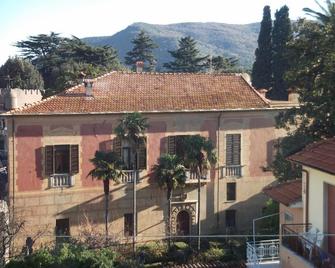 Oddi21 B&B - Albenga - Gebäude
