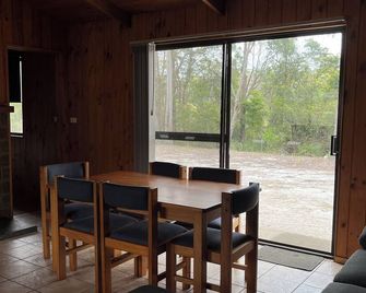 Bournda Cabins at Woodbine - Merimbula - Dining room