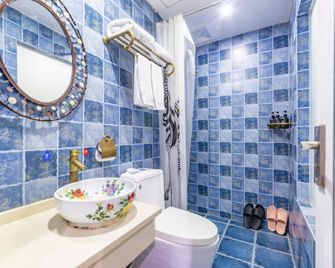 Haiyun Youth Travel Hotel (Leshan Giant Buddha Zhanggongqiao Food Street Branch) - Leshan - Bedroom