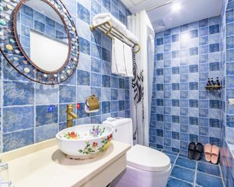 Haiyun Youth Travel Hotel (Leshan Giant Buddha Zhanggongqiao Food Street Branch) - Leshan - Camera da letto