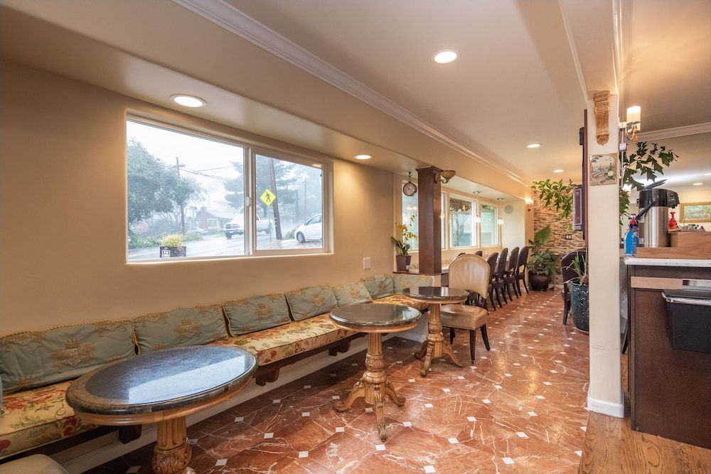 The Vendange Carmel Inn & Suites