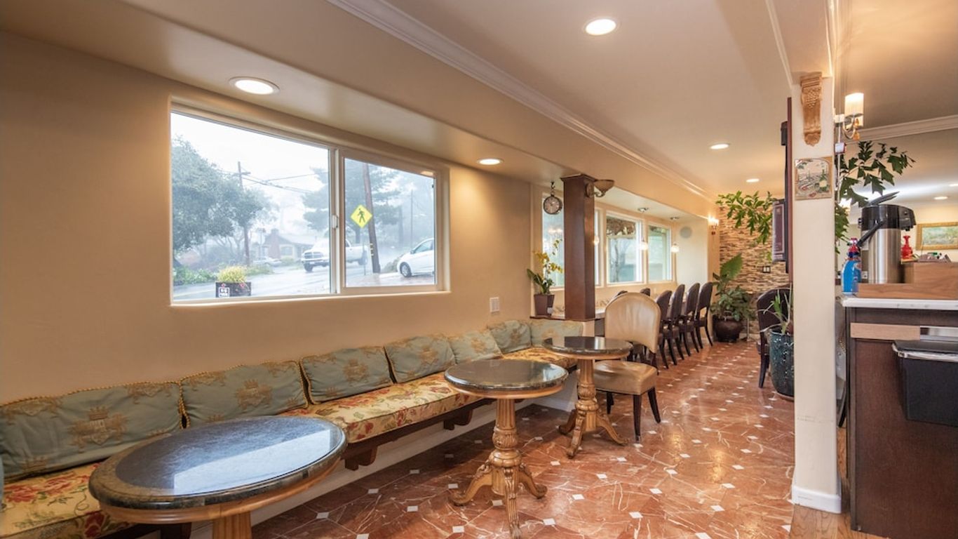 The Vendange Carmel Inn & Suites
