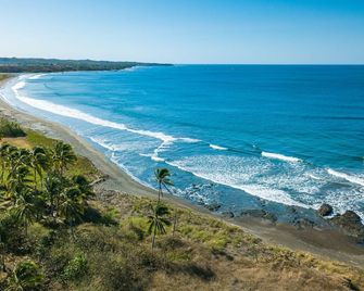 Artistic Spanish Style Home - Steps From the Beach! - Playa Junquillal - Strand