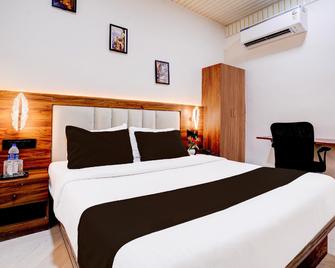 Hotel O Ananta - Mumbai - Bedroom