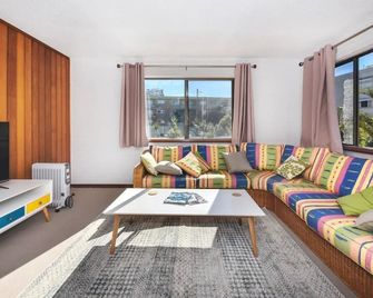 Kings Beach Relaxation - Pool, Beach Ze8 - Caloundra - Living room