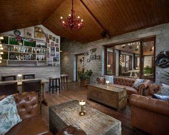 Larisa Resort Manali - Manali - Lounge