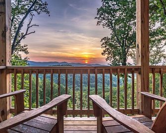 Mountain Mist | 2 Bed, 2 Bath - Stanardsville - Balcony