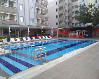 Club Family Garden - Alanya - Piscina