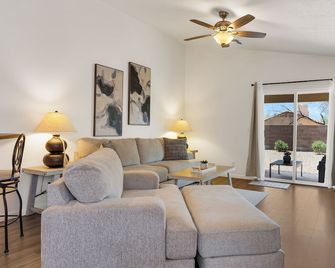 Wonderful Vacation Home - Trails, Golf & Dining - Marana - Obývací pokoj