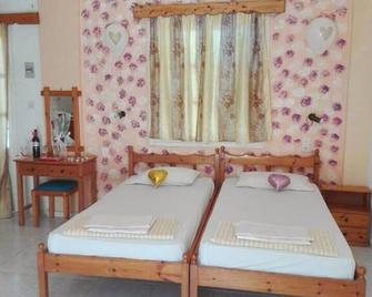 Mary Popi - Panormos - Bedroom