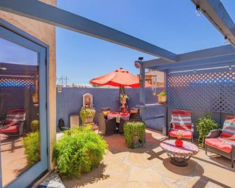 An Oasis in the Desert - Gold Canyon - Balcón