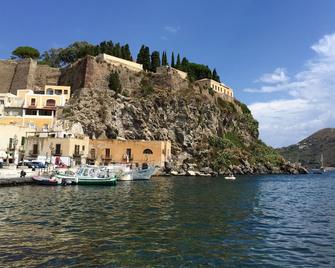 Mamamia Guesthouse - Lipari - Habitación