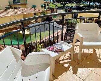 Perfect Position on The Water Strand 18 - Townsville - Balcón