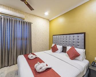 Hotel Athome , Whitefields, Kondapur - Hyderabad - Bedroom