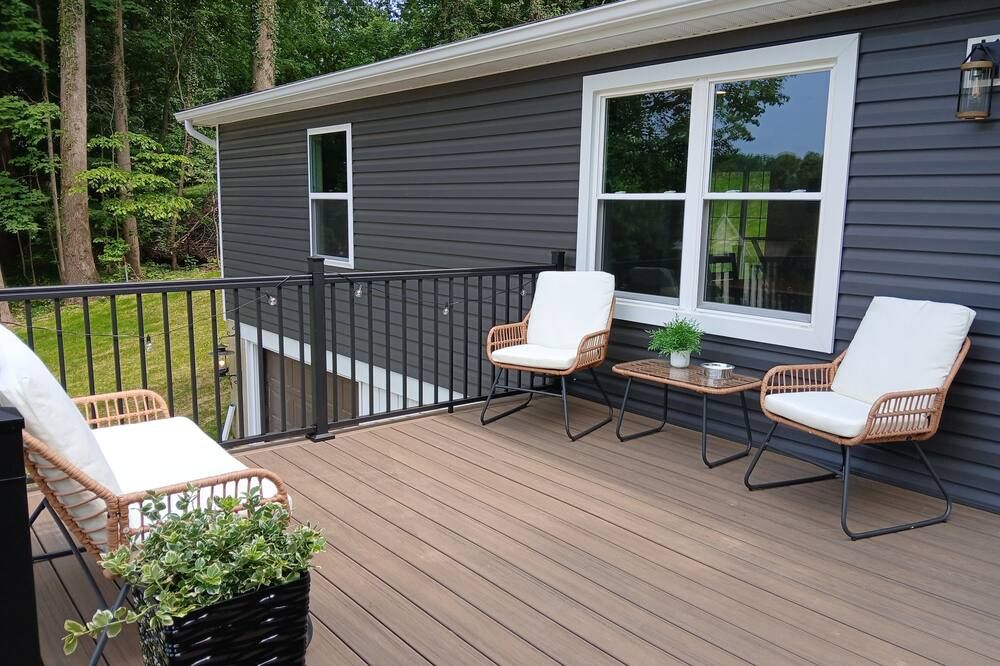 Serene 4-bedroom house with hot tub and a game room in charming Conestoga