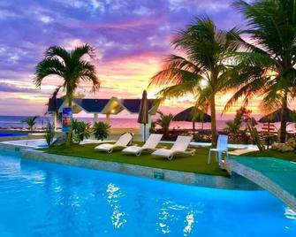 Acapulco Resort - Toledo City - Piscina