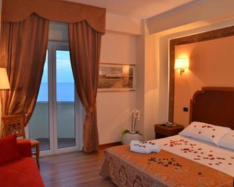 Grand Hotel Montesilvano - Montesilvano - Schlafzimmer