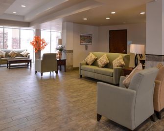 هوليداي إن إكسبرس آند سويتس ويليامز باي آيتش جي - وليامز (اريزونا) - غرفة معيشة