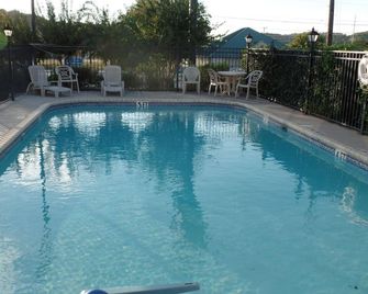 Lone Star Inn Kerrville/Fredericksburg - Kerrville - Uima-allas