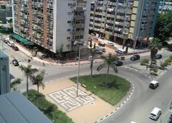 Maianga 1 bedroom apartment with WiFi, guard and private parking - Luanda - Building