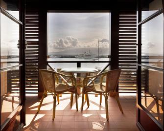 بوزادا فورتي دا هورتا - هيستوريك هوتل - هورتا - شرفة