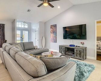 3br Luxury Pool Home. Heated Pool. Pool Table - Spring Hill - Sala de estar