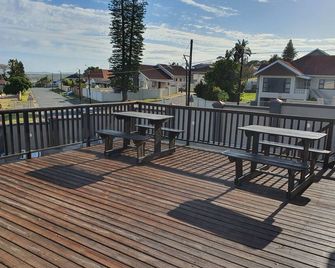 Affordable Luxury - איסט לונדון - מרפסת