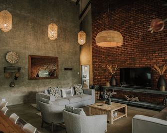 Rhino's Rest Private Luxury Villa - Hoedspruit - Living room