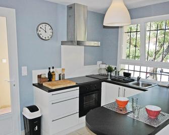 Amazing Home In Laudun-L'ardoise - Laudun-l'Ardoise - Cocina