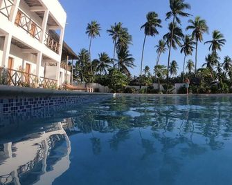 Isla Bonita Zanzibar Beach Resort - Pwani Mchangani - Bể bơi