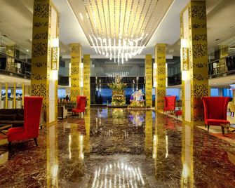 Swiss-Belhotel Makassar - מקאסר - לובי