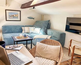 La Maison bleue by Interhome - Saint-Tropez - Huiskamer