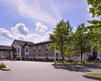 Best Western Plus University Inn - Olean - Building