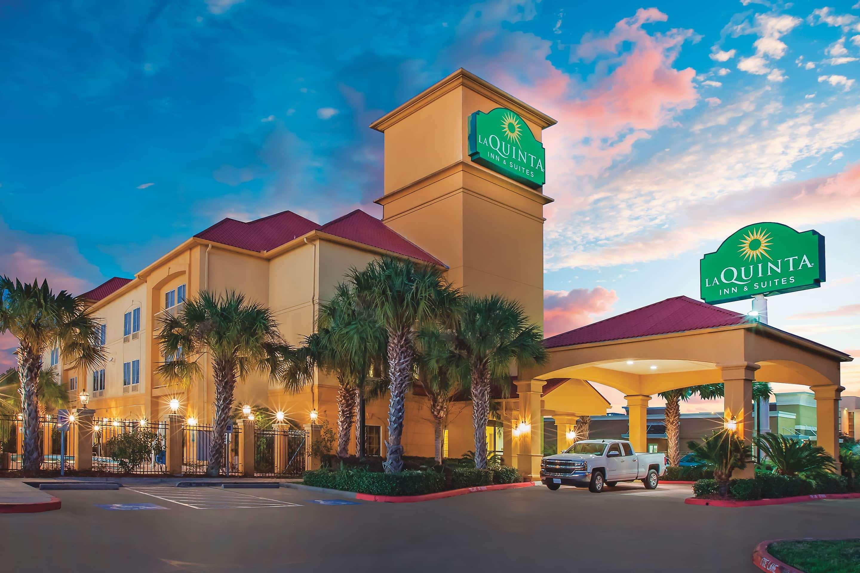 La Quinta Inn Suites by Wyndham Beaumont West AED 319