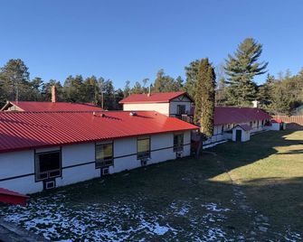 Lumberjack Inn - Hayward - Будівля