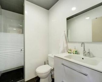 Dizengoff Inn - Tel Aviv - Bad
