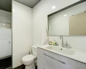 Dizengoff Inn - Tel Aviv - Bathroom