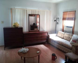 2 Bedroom Furnished Home Away From Home - Alton - Living room