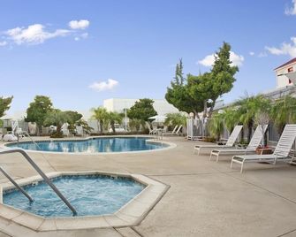 2 Great Units for Families! Pool, Parking, Near Attractions - Torrance - Basen