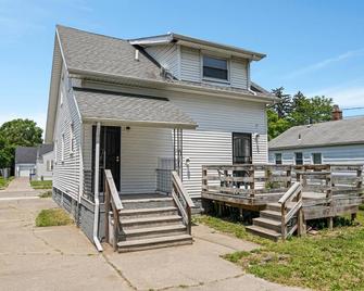 Welcome to our charming one bedroom home - Warren