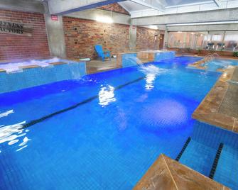 Sovereign Park Motor Inn - Ballarat - Bể bơi